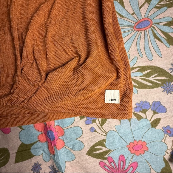 Vuori Cove High Neck Tank, size large - Picture 2 of 4